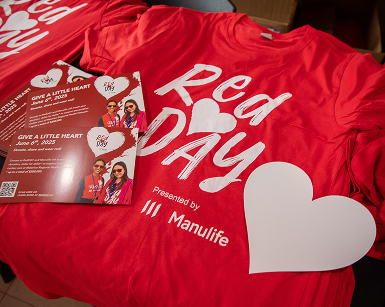 RedDAY t-shirts and promo cards